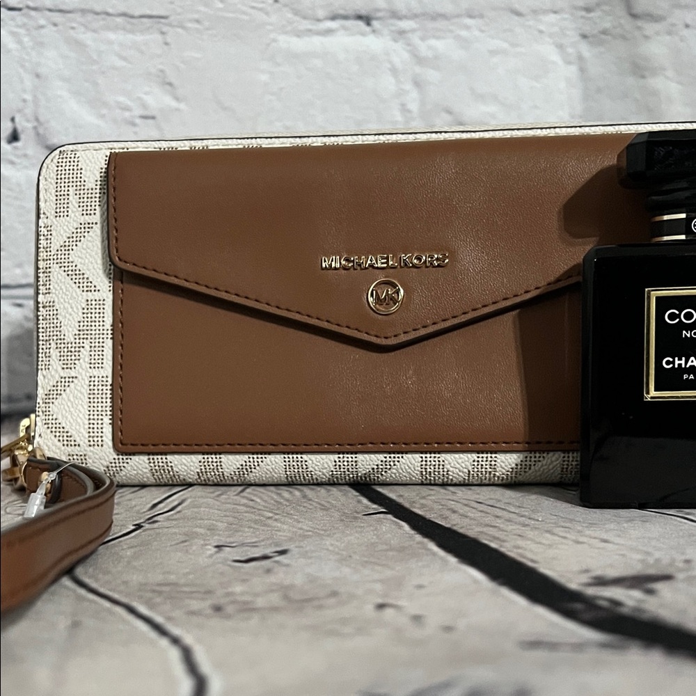 * 🌞Spring Vibes🍀 Michael Kors Jet Set Charm LG Signature Envelope Wallet - Picture 3 of 13